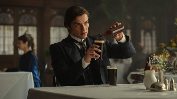 Rod Guinnessů: Netflix nabízí seriálovou novinku od tvůrce Peaky Blinders | Fandíme serialům