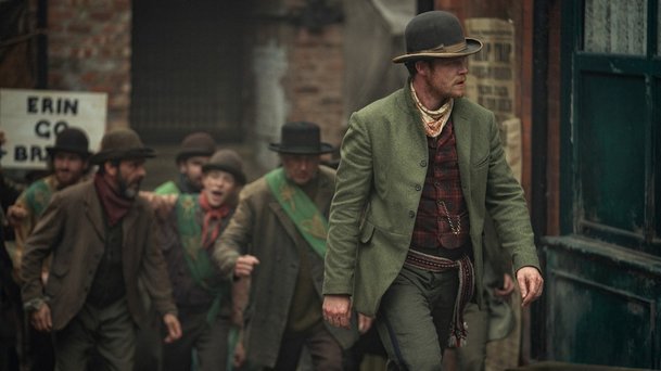 Rod Guinnessů: Netflix nabízí seriálovou novinku od tvůrce Peaky Blinders | Fandíme serialům