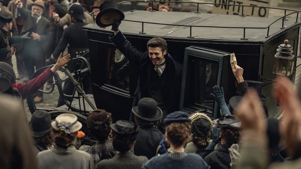 Rod Guinnessů: Netflix nabízí seriálovou novinku od tvůrce Peaky Blinders | Fandíme serialům