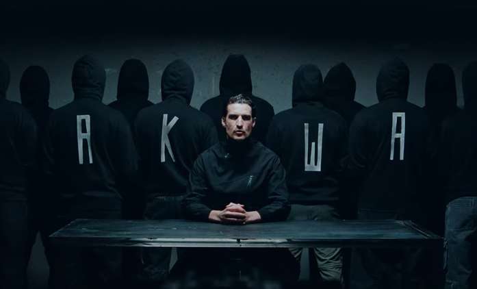 Chien 51: V dystopické budoucnosti je společnost rozparcelovaná a řízená AI | Fandíme filmu