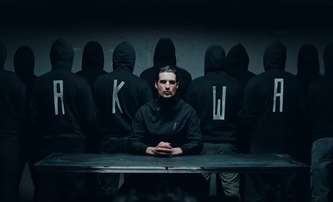 Chien 51: V dystopické budoucnosti je společnost rozparcelovaná a řízená AI | Fandíme filmu