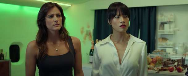 Zombie Plane: První ukázka ze zombie komedie s Chuckem Norrisem | Fandíme filmu