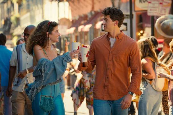 Alex, léto a já: Netflix v nové romanci zkoumá, zda láska zahoří mezi přáteli | Fandíme filmu