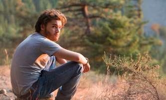 In Tandem: Emile Hirsch hloupě riskuje život na skalní stěně | Fandíme filmu