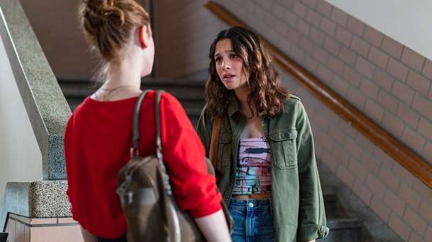 Neboj, jsem v pohodě: Do kin vstoupí drama o šikanované dívce v kómatu | Fandíme filmu