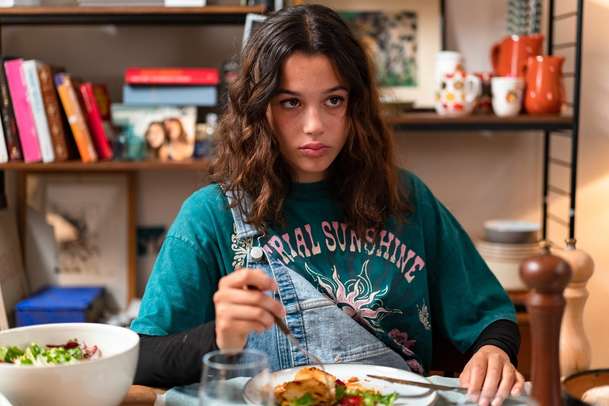 Neboj, jsem v pohodě: Do kin vstoupí drama o šikanované dívce v kómatu | Fandíme filmu
