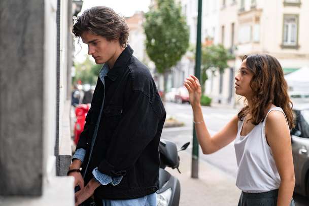 Neboj, jsem v pohodě: Do kin vstoupí drama o šikanované dívce v kómatu | Fandíme filmu