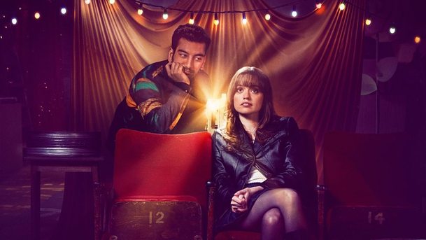 Film Club: Hrdinka nové romance už nezvládá dnešní svět, ale filmy a Noa jsou jí oporou | Fandíme serialům