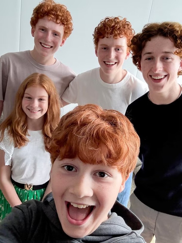 Seriál Harry Potter: Velké představení Weasleyových | Fandíme serialům