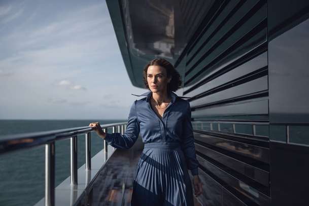 Žena z kajuty č. 10: Keira Knightley už dnes vyšetří vraždu na jachtě | Fandíme filmu