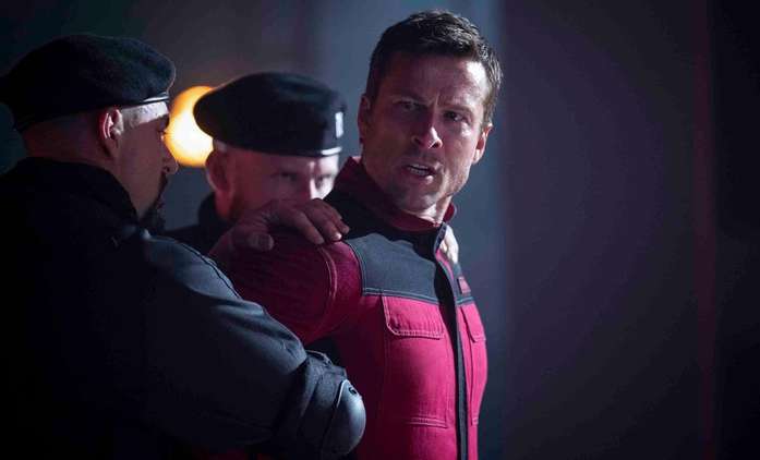 Běžící muž: První ohlasy chválí luxusní akci a černý smysl pro humor | Fandíme filmu