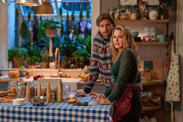 Ex pod stromek: Netflix začíná představovat svá letošní vánoční béčka | Fandíme filmu
