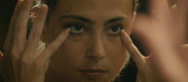Hell in Paradise: Hrdinka mrazivého thrilleru čelí v cizí zemi falešnému obvinění | Fandíme filmu