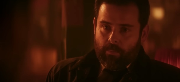 Lazarus: V seriálové detektivce vyšetřuje syn hodně divnou otcovu sebevraždu | Fandíme serialům