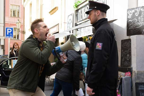 Deník shopaholičky: Češi už zase vydávají křečovité trapno za humor | Fandíme filmu