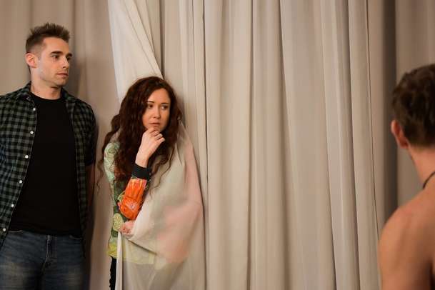 Deník shopaholičky: Češi už zase vydávají křečovité trapno za humor | Fandíme filmu