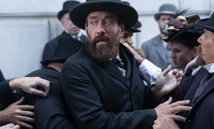 Rána bleskem: Jeden z nejdivnějších atentátů historie míří na Netflix | Fandíme seriálům