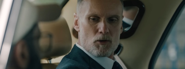 Cesta k pravdě: Vyšetřování výbuchu nechybí lehkost a poťouchlý úsměv | Fandíme serialům