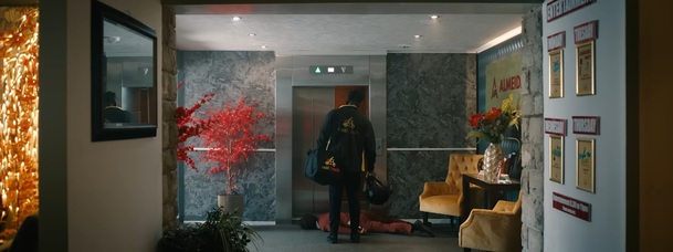 Cesta k pravdě: Vyšetřování výbuchu nechybí lehkost a poťouchlý úsměv | Fandíme serialům