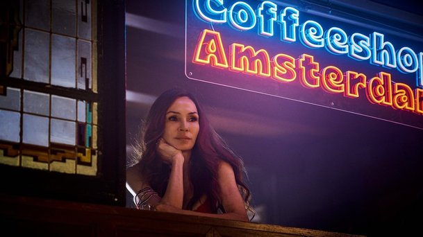 Amsterdam Empire: Famke Janssen hodlá oškubat záletného manžela | Fandíme serialům