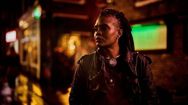 Amsterdam Empire: Famke Janssen hodlá oškubat záletného manžela | Fandíme serialům