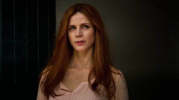 Amsterdam Empire: Famke Janssen hodlá oškubat záletného manžela | Fandíme serialům