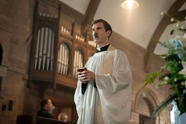 Fackham Hall: Parodie na britské šlechtické romance v traileru srší vtipem | Fandíme filmu