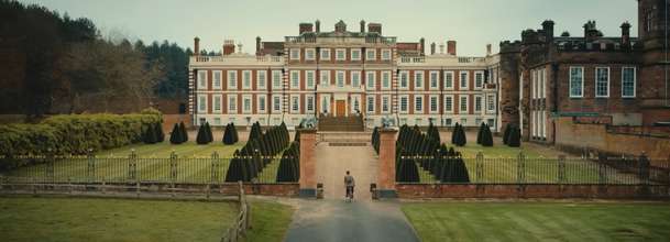 Fackham Hall: Parodie na britské šlechtické romance v traileru srší vtipem | Fandíme filmu