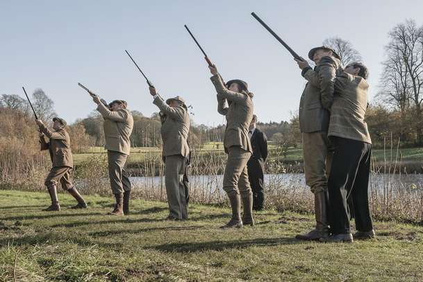 Fackham Hall: Parodie na britské šlechtické romance v traileru srší vtipem | Fandíme filmu