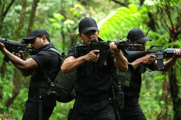 Timur: Akční specialista Iko Uwais se pouští do boje v indonéské džungli | Fandíme filmu