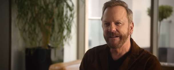 Tinsel Town: Akční hvězda skončí v okresním pohádkovém představení | Fandíme filmu