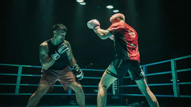 Bojovník: V nové ukázce bojového snímku nechybí ani Jiří Procházka | Fandíme filmu