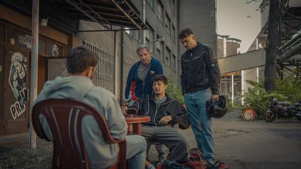 Bojovník: V nové ukázce bojového snímku nechybí ani Jiří Procházka | Fandíme filmu