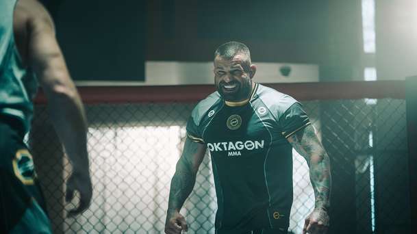 Bojovník: V nové ukázce bojového snímku nechybí ani Jiří Procházka | Fandíme filmu