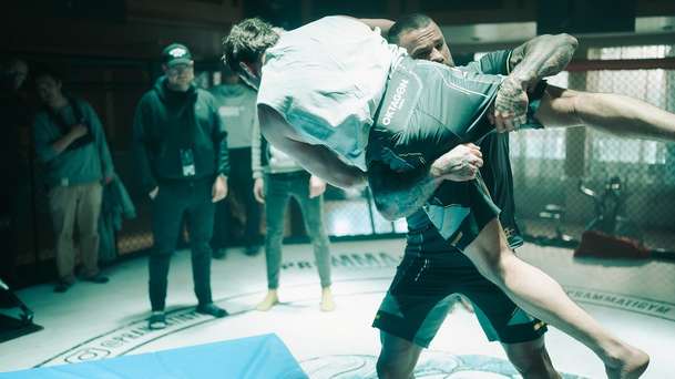 Bojovník: V nové ukázce bojového snímku nechybí ani Jiří Procházka | Fandíme filmu