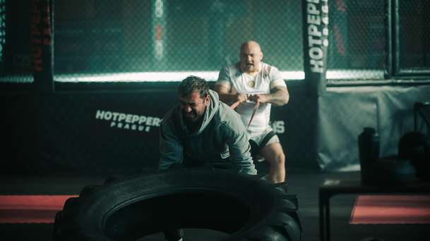 Bojovník: V nové ukázce bojového snímku nechybí ani Jiří Procházka | Fandíme filmu