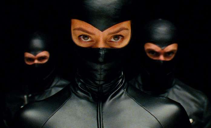 Odlesk v mrtvém diamantu: Surreálná pocta špionům míří do našich kin | Fandíme filmu