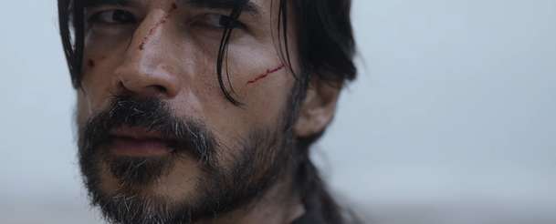 Lone Samurai: Po ztroskotání čekají na osamělého bojovníka kanibalové | Fandíme filmu