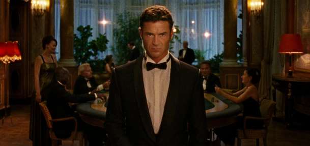 Odlesk v mrtvém diamantu: Surreálná pocta špionům míří do našich kin | Fandíme filmu