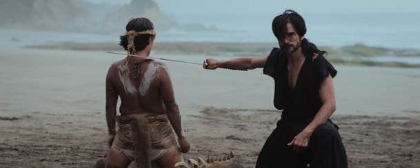 Lone Samurai: Po ztroskotání čekají na osamělého bojovníka kanibalové | Fandíme filmu