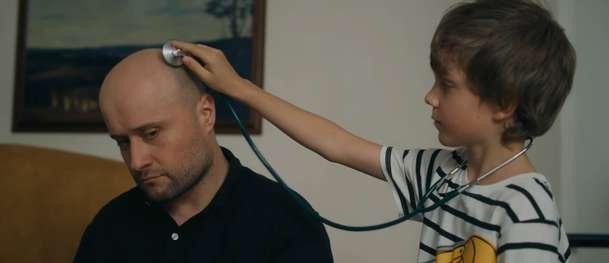 Šviháci: V české komedii chlápkům spadne do klína starost o malého kluka | Fandíme filmu