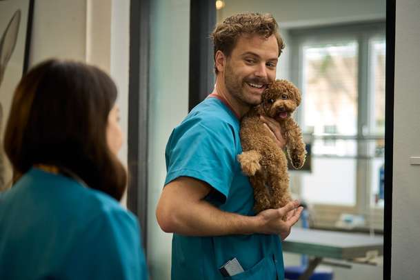 Štěstí zády: Rozmazlená princezna se v nové komedii rázem staví na vlastní nohy | Fandíme filmu