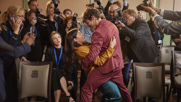 Štěstí zády: Rozmazlená princezna se v nové komedii rázem staví na vlastní nohy | Fandíme filmu