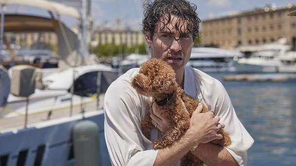 Štěstí zády: Rozmazlená princezna se v nové komedii rázem staví na vlastní nohy | Fandíme filmu