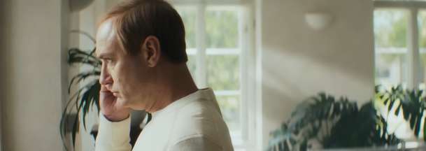 Mág z Kremlu: Trailer představuje Juda Law v Putinově továrně na lži | Fandíme filmu