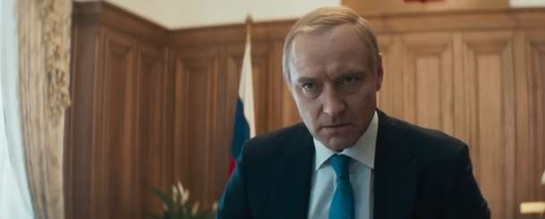 Mág z Kremlu: Trailer představuje Juda Law v Putinově továrně na lži | Fandíme filmu