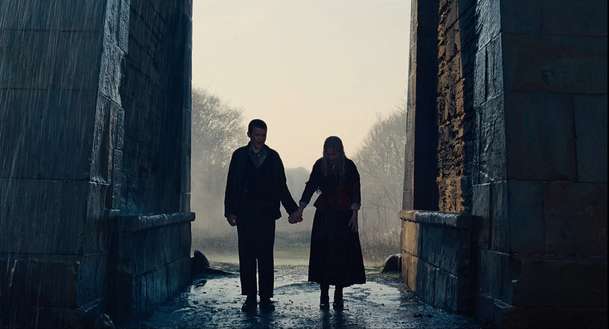 Bouřlivé výšiny: Moderní adaptace klasiky v novém traileru přetéká vášní | Fandíme filmu