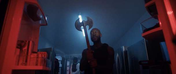 Night Patrol: Drsná policejní parta neváhá v boji s gangy vycenit své krvavé zuby | Fandíme filmu