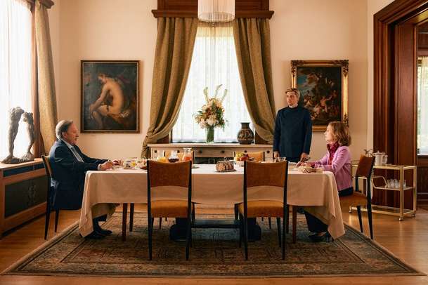 Nejbohatší žena na světě: Isabelle Huppert do našich kin přináší komedii plnou prachů | Fandíme filmu