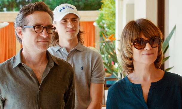 Nejbohatší žena na světě: Isabelle Huppert do našich kin přináší komedii plnou prachů | Fandíme filmu